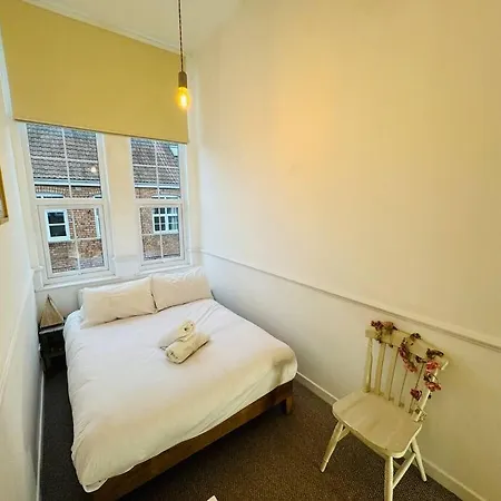 Bohemian With Private Parking * Bristol