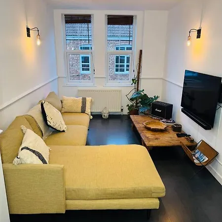 Bohemian With Private Parking Apartment